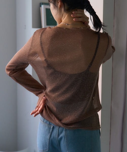 TRIANGLE PALETTE(トライアングルパレット)の「シアーラメ ボートネック長袖トップス(Tシャツ/カットソー・レディース・ブラック/ホワイト/ライトグレー/インディゴブルー/グレー/アイボリー/ブラウン・FREE)」の15枚目の写真