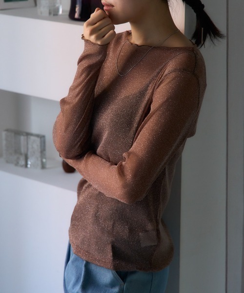 TRIANGLE PALETTE(トライアングルパレット)の「シアーラメ ボートネック長袖トップス(Tシャツ/カットソー・レディース・ブラック/ホワイト/ライトグレー/インディゴブルー/グレー/アイボリー/ブラウン・FREE)」の19枚目の写真