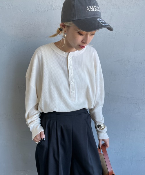 HANES（ヘインズ）の「[HANES/ヘインズ] ヘンリーネック サーマルカットソー（Tシャツ/カットソー・レディース・ネイビー/ブラック/オフホワイト/グレー・F）」の14枚目の写真