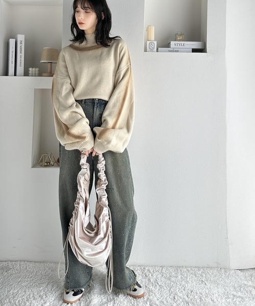 mily bilet(ミウィビレット)の「【mily bilet】機能性も可愛さも♪ギャザーが目を惹く、ドロストデザインベロアショルダーバッグ(ショルダーバッグ・レディース・ブラック/シルバー/アイボリー・ONE SIZE)」の7枚目の写真