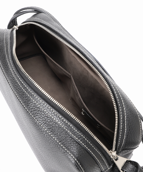 FRAMeWORK(フレームワーク)の「AVACATION/アヴァケーション TRAPEZE LEATHER(ハンドバッグ・レディース・ブラック・FREE)」の10枚目の写真