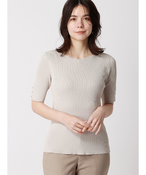 SUIT SQUARE（スーツスクエア）の「ハートネックリブニット 半袖 ハンドウォッシュ ドライレーヨン 無地（ニット/セーター・レディース・ベージュ/ホワイト/ブラウン・38(9号)）」の3枚目の写真