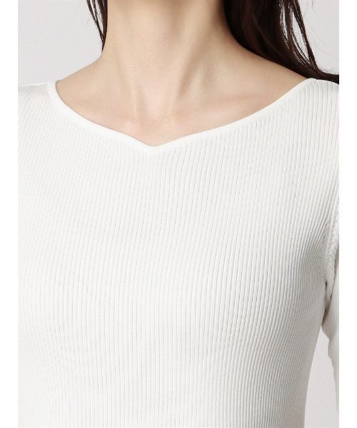 SUIT SQUARE（スーツスクエア）の「ハートネックリブニット 半袖 ハンドウォッシュ ドライレーヨン 無地（ニット/セーター・レディース・ベージュ/ホワイト/ブラウン・38(9号)）」の8枚目の写真