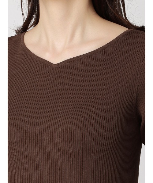 SUIT SQUARE（スーツスクエア）の「ハートネックリブニット 半袖 ハンドウォッシュ ドライレーヨン 無地（ニット/セーター・レディース・ベージュ/ホワイト/ブラウン・38(9号)）」の18枚目の写真