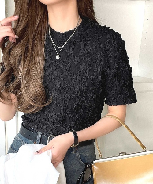 classicalelf(クラシカルエルフ)の「華やかな高級感を演出する。カットジャガード短丈Tシャツ(半袖)(Tシャツ/カットソー・レディース・チャコール/アイボリー/グレイッシュベージュ/ブラック・X-LARGE/SMALL/MEDIUM/LARGE)」の1枚目の写真