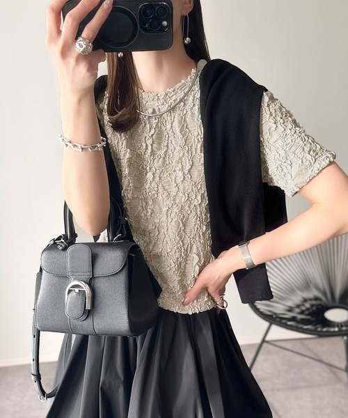 classicalelf(クラシカルエルフ)の「華やかな高級感を演出する。カットジャガード短丈Tシャツ(半袖)(Tシャツ/カットソー・レディース・チャコール/アイボリー/グレイッシュベージュ/ブラック・X-LARGE/SMALL/MEDIUM/LARGE)」の19枚目の写真