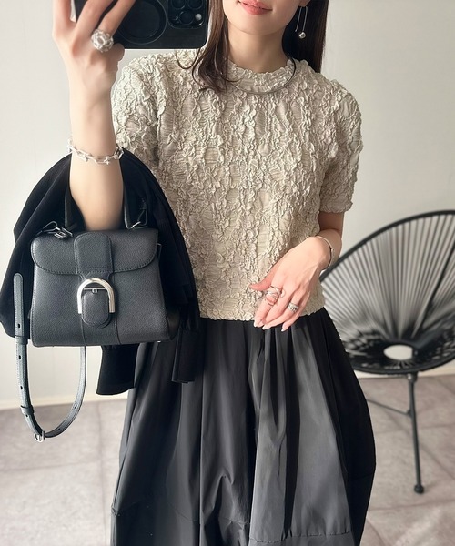 classicalelf(クラシカルエルフ)の「華やかな高級感を演出する。カットジャガード短丈Tシャツ(半袖)(Tシャツ/カットソー・レディース・チャコール/アイボリー/グレイッシュベージュ/ブラック・X-LARGE/SMALL/MEDIUM/LARGE)」の20枚目の写真