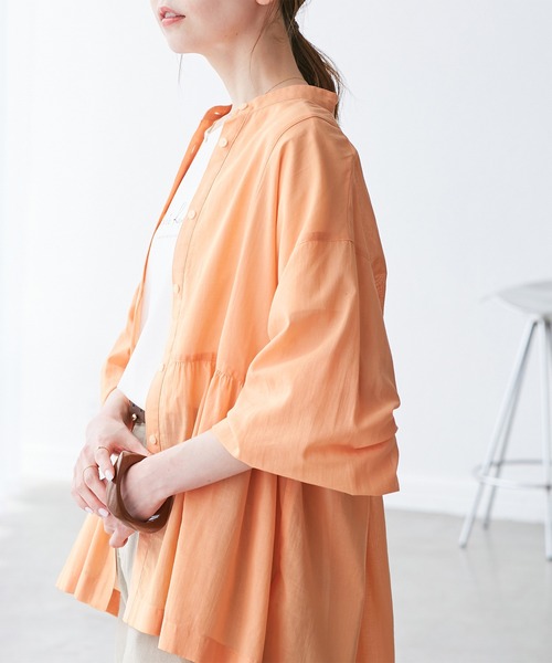 ROPE' PICNIC(ロペピクニック)の「【接触冷感・通気性】お着軽シャツシリーズ/綿ボイルペプラムシャツ(シャツ/ブラウス・レディース・オレンジ/イエロー/ブラウン/ライトグリーン/ピンク/サックスブルー/オフホワイト/ブルー・38/40/36)」の1枚目の写真