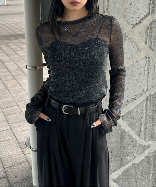 LVEU.(ラブユ.)の「【LVEU.】フレアスリーブラメシアートップス/ トップス カットソー シアー ラメ フレアスリーブ クルーネック レイヤード インナー ブラック シルバー ネイビー 韓国 韓国ファッション モード ZOZOTOWN限定(Tシャツ/カットソー・レディース・ネイビー/ブラック/シルバー・FREE)」の4枚目の写真
