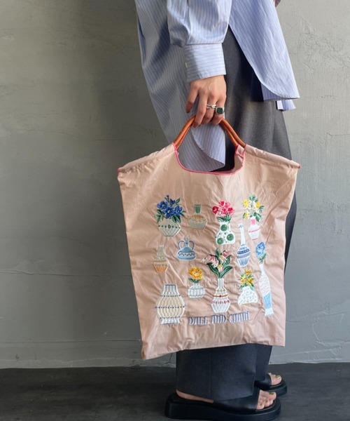Ball&Chain（ボールアンドチェーン）の「[BALL&CHAIN/ボールアンドチェーン] F.VASE 刺繍デザインナイロントートバッグ（トートバッグ・レディース・ベージュ/ロイヤルブルー・M）」の8枚目の写真