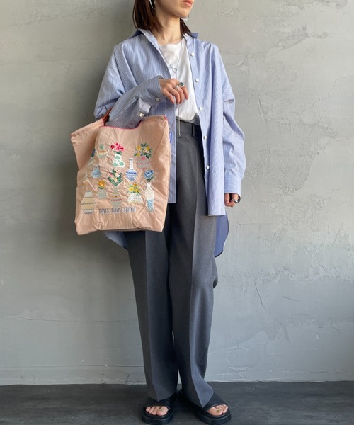 Ball&Chain（ボールアンドチェーン）の「[BALL&CHAIN/ボールアンドチェーン] F.VASE 刺繍デザインナイロントートバッグ（トートバッグ・レディース・ベージュ/ロイヤルブルー・M）」の4枚目の写真