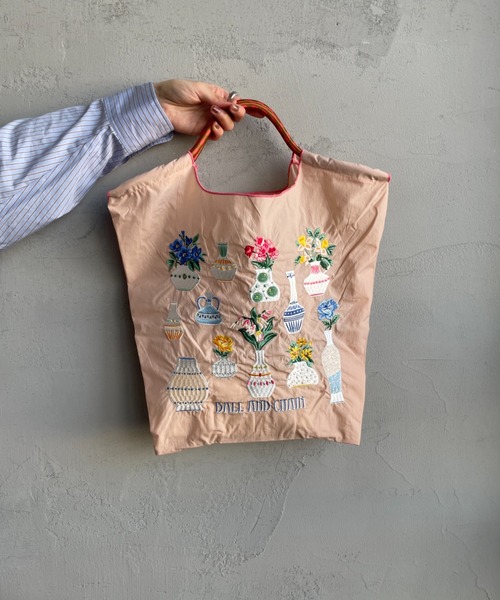 Ball&Chain（ボールアンドチェーン）の「[BALL&CHAIN/ボールアンドチェーン] F.VASE 刺繍デザインナイロントートバッグ（トートバッグ・レディース・ベージュ/ロイヤルブルー・M）」の9枚目の写真