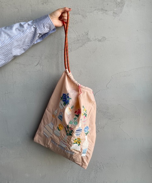 Ball&Chain（ボールアンドチェーン）の「[BALL&CHAIN/ボールアンドチェーン] F.VASE 刺繍デザインナイロントートバッグ（トートバッグ・レディース・ベージュ/ロイヤルブルー・M）」の20枚目の写真
