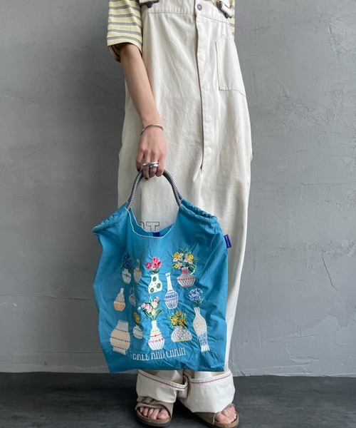 Ball&Chain（ボールアンドチェーン）の「[BALL&CHAIN/ボールアンドチェーン] F.VASE 刺繍デザインナイロントートバッグ（トートバッグ・レディース・ベージュ/ロイヤルブルー・M）」の21枚目の写真
