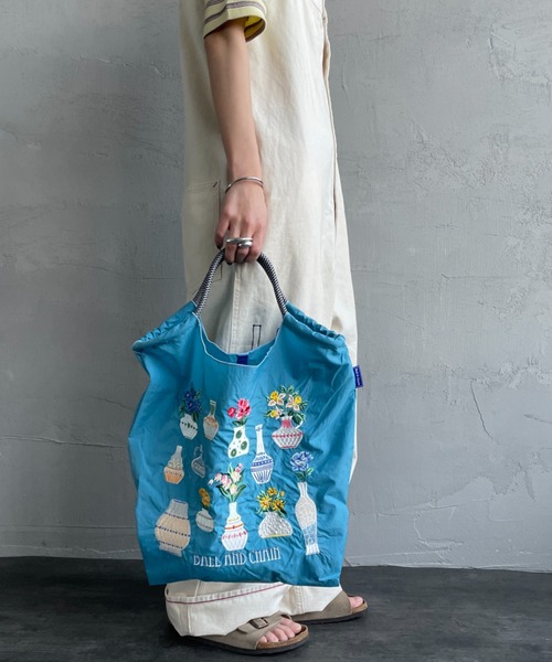 Ball&Chain（ボールアンドチェーン）の「[BALL&CHAIN/ボールアンドチェーン] F.VASE 刺繍デザインナイロントートバッグ（トートバッグ・レディース・ベージュ/ロイヤルブルー・M）」の22枚目の写真