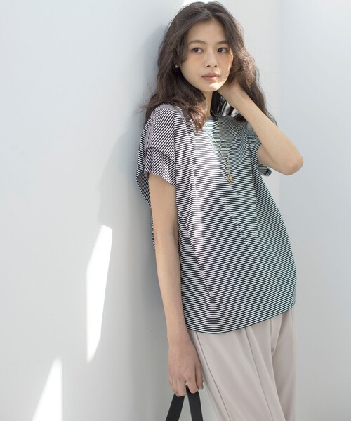 組曲（クミキョク）の「GIZAコットンドルマンスリーブ Tシャツ（Tシャツ/カットソー・レディース・ブラック系/スモーキーグリーン系/アイボリー系/ブラック系1/チェリーレッド/ネイビー×ホワイト/ネイビー系・2/3）」の9枚目の写真