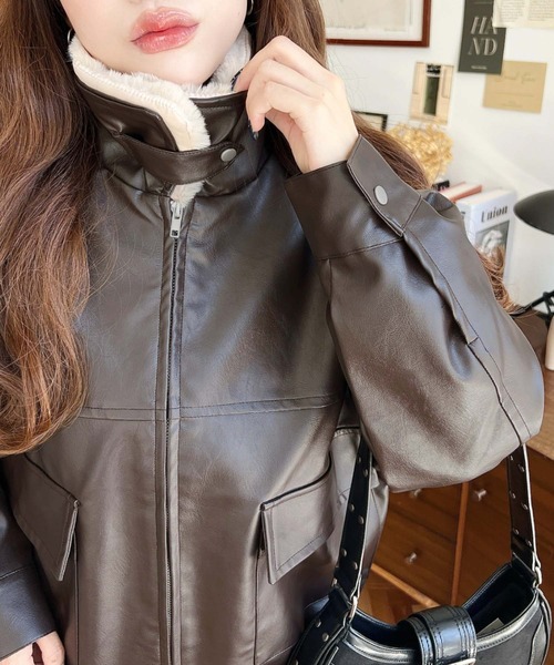 moment+(モーメントプラス)の「ファーティペット付きフェイクレザーブルゾン(ライダースジャケット・レディース・ブラック/ブラウン・L/M)」の20枚目の写真