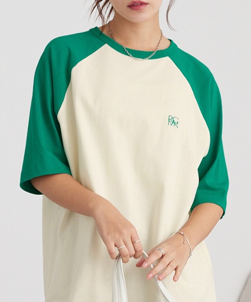 MONO-MART(モノマート)の「ワンポイントロゴ刺繍 ラグランスリーブ半袖Tシャツ(Tシャツ/カットソー・レディース・チャコール/ネイビー/ダークブラウン/グリーン/ブラック/ワイン・M/L)」の4枚目の写真