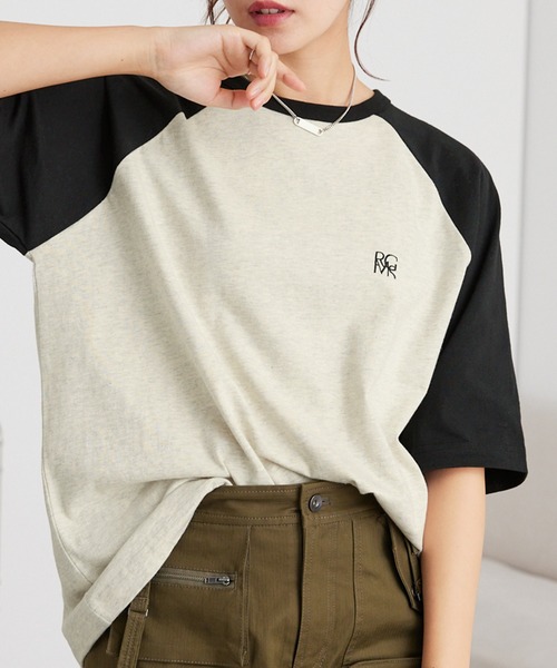 MONO-MART(モノマート)の「ワンポイントロゴ刺繍 ラグランスリーブ半袖Tシャツ(Tシャツ/カットソー・レディース・チャコール/ネイビー/ダークブラウン/グリーン/ブラック/ワイン・M/L)」の2枚目の写真