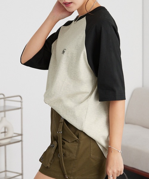 MONO-MART(モノマート)の「ワンポイントロゴ刺繍 ラグランスリーブ半袖Tシャツ(Tシャツ/カットソー・レディース・チャコール/ネイビー/ダークブラウン/グリーン/ブラック/ワイン・M/L)」の19枚目の写真