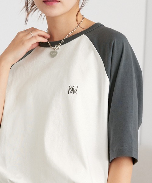MONO-MART(モノマート)の「ワンポイントロゴ刺繍 ラグランスリーブ半袖Tシャツ(Tシャツ/カットソー・レディース・チャコール/ネイビー/ダークブラウン/グリーン/ブラック/ワイン・M/L)」の7枚目の写真