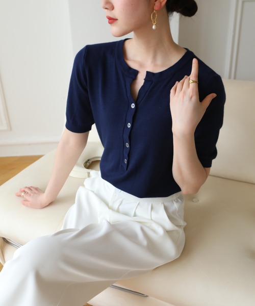 maison de LATIR（メゾンドラティール）の「きちんと見えも、抜け感も。 オンオフ頼れるヘンリーネックニット。（ニット/セーター・レディース・ブラック/ブラウン/ホワイト/グリーン/ブルー系その他/ネイビー/モカ・L/XL/M）」の19枚目の写真