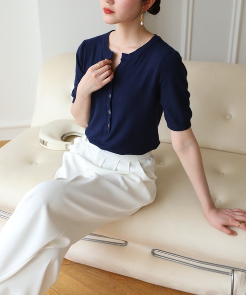 maison de LATIR（メゾンドラティール）の「きちんと見えも、抜け感も。 オンオフ頼れるヘンリーネックニット。（ニット/セーター・レディース・ブラック/ブラウン/ホワイト/グリーン/ブルー系その他/ネイビー/モカ・L/XL/M）」の18枚目の写真