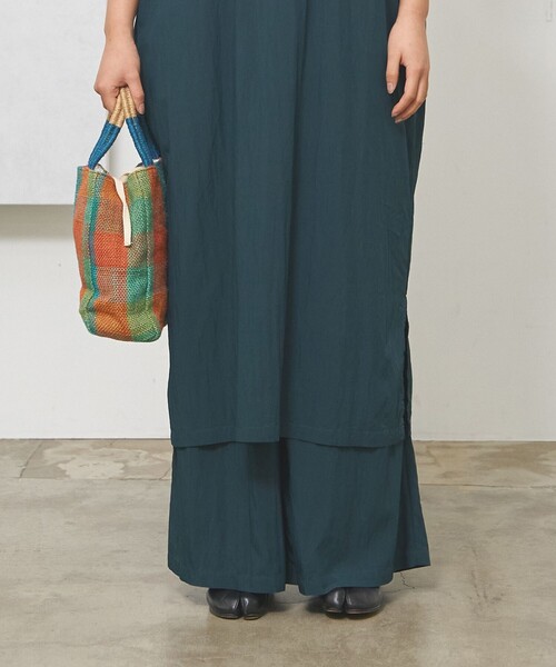J.PRESS YORK STREET(ジェイプレスヨークストリート)の「【WOMEN】ワッシャーリラックス ワイドパンツ(その他パンツ・レディース・ネイビー系/イエロー系/ライトグレー系/ダークグリーン系/ダルブルー系・F)」の2枚目の写真