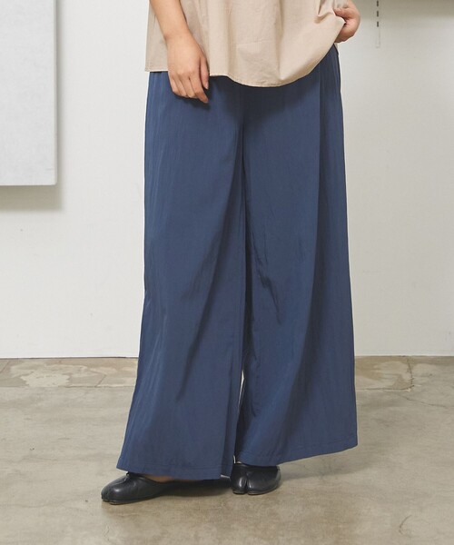 J.PRESS YORK STREET(ジェイプレスヨークストリート)の「【WOMEN】ワッシャーリラックス ワイドパンツ(その他パンツ・レディース・ネイビー系/イエロー系/ライトグレー系/ダークグリーン系/ダルブルー系・F)」の3枚目の写真