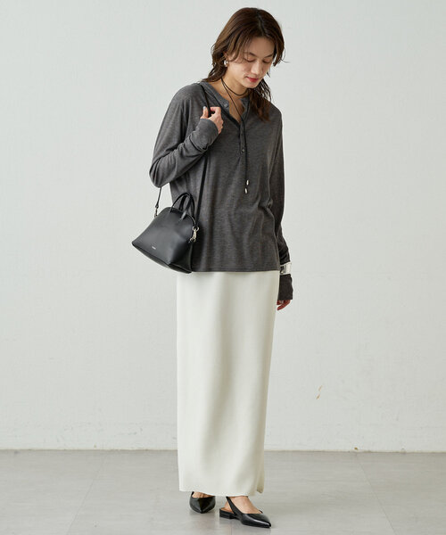 LOUNGEDRESS（ラウンジドレス）の「ヘンリーネックカットソー（Tシャツ/カットソー・レディース・ベージュ/チャコールグレー/オフホワイト・FREE）」の13枚目の写真