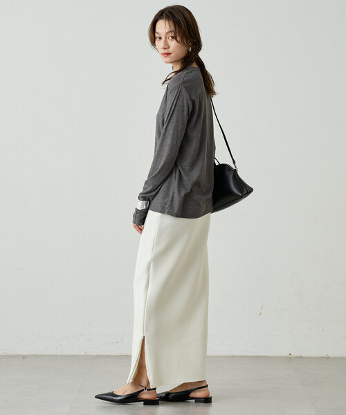 LOUNGEDRESS（ラウンジドレス）の「ヘンリーネックカットソー（Tシャツ/カットソー・レディース・ベージュ/チャコールグレー/オフホワイト・FREE）」の17枚目の写真