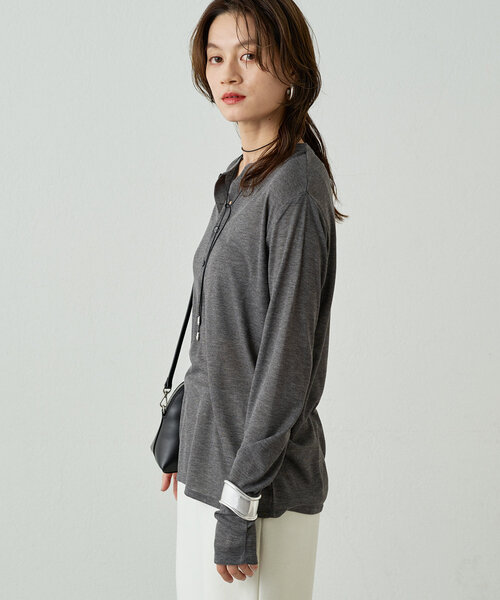 LOUNGEDRESS（ラウンジドレス）の「ヘンリーネックカットソー（Tシャツ/カットソー・レディース・ベージュ/チャコールグレー/オフホワイト・FREE）」の19枚目の写真