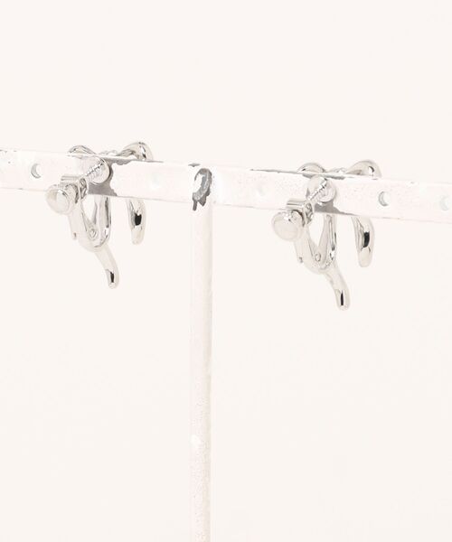 FOREVER 21(フォーエバー トゥエンティーワン)の「リボンデザインイヤリング3(イヤリング・レディース・シルバー/ゴールド・FREE)」の3枚目の写真