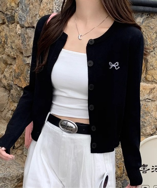 AMAJI(アマジ)の「リボン刺繍カーディガン(カーディガン/ボレロ・レディース・ブラック/グレー/ベージュ/レッド/ブルー・FREE)」の2枚目の写真