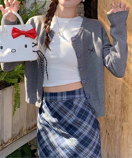 AMAJI(アマジ)の「リボン刺繍カーディガン(カーディガン/ボレロ・レディース・ブラック/グレー/ベージュ/レッド/ブルー・FREE)」の9枚目の写真