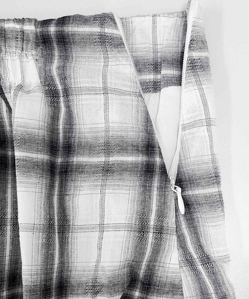 DAY CLOSET（デイ クローゼット）の「レディース ふわっと風に舞う。ハイウエストティアード切替ロングスカート（スカート・レディース・チェック/ホワイト/ブラック・FREE）」の19枚目の写真