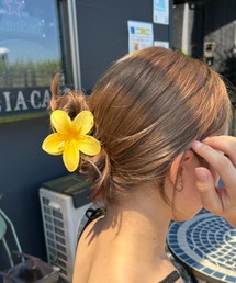 Loco Ocean（ロコオーシャン）の「【8色展開】プルメリア風 ヘアバンズ　クリップ（バレッタ/ヘアクリップ）」