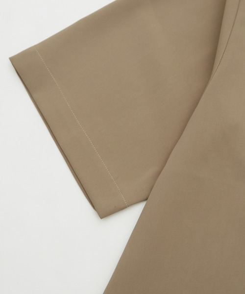 Crownor(クラウノアー)の「半袖 スキッパーシャツ(Tシャツ/カットソー・メンズ・チャコール/ベージュ・MEDIUM/LARGE)」の5枚目の写真
