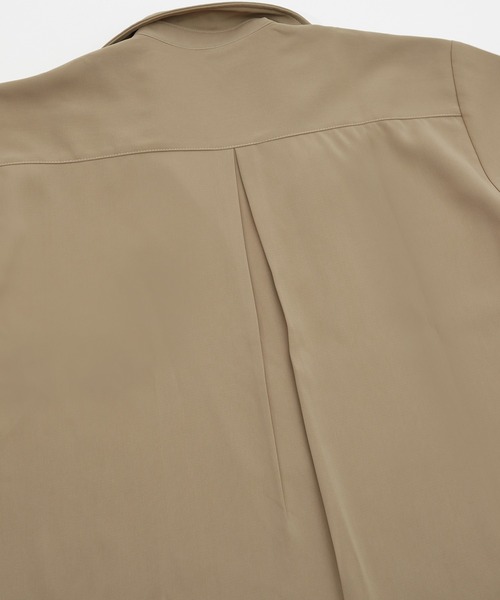 Crownor(クラウノアー)の「半袖 スキッパーシャツ(Tシャツ/カットソー・メンズ・チャコール/ベージュ・MEDIUM/LARGE)」の7枚目の写真