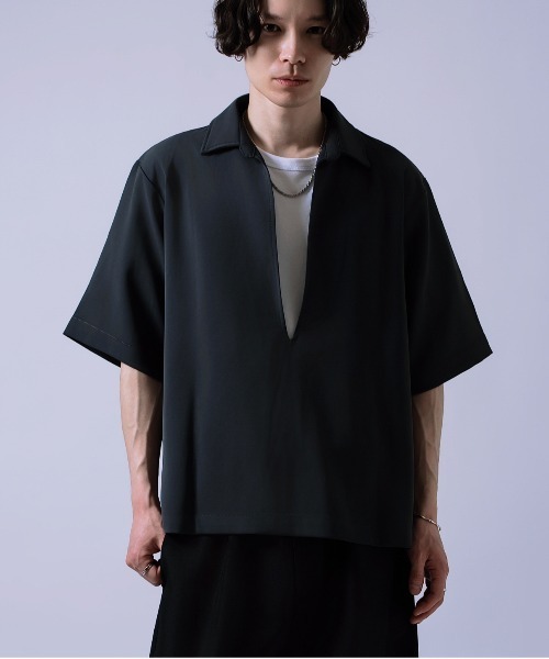 Crownor(クラウノアー)の「半袖 スキッパーシャツ(Tシャツ/カットソー・メンズ・チャコール/ベージュ・MEDIUM/LARGE)」の9枚目の写真