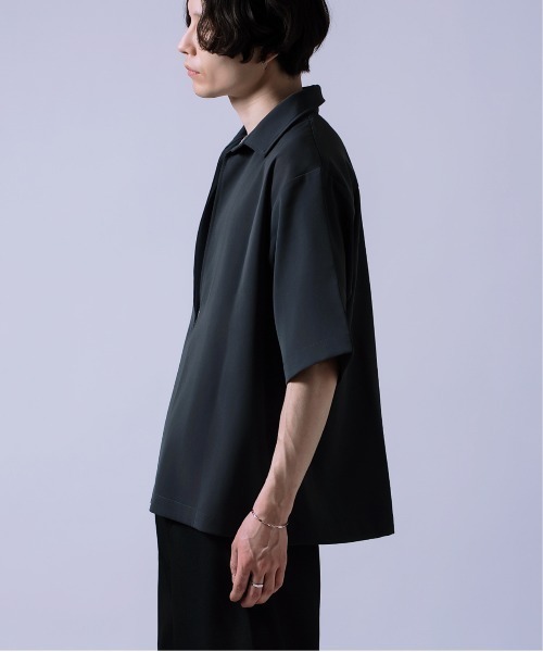 Crownor(クラウノアー)の「半袖 スキッパーシャツ(Tシャツ/カットソー・メンズ・チャコール/ベージュ・MEDIUM/LARGE)」の10枚目の写真