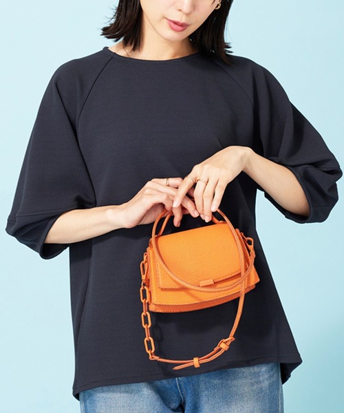 BELLUNA PLUS(ベルーナ)の「ポコポコ素材ランタンスリーブプルオーバー(Tシャツ/カットソー・レディース・グレイッシュベージュ/ラベンダー/イエロー/チャコール・X-LARGE/LARGE/MEDIUM)」の1枚目の写真