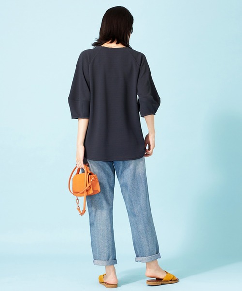 BELLUNA PLUS(ベルーナ)の「ポコポコ素材ランタンスリーブプルオーバー(Tシャツ/カットソー・レディース・グレイッシュベージュ/ラベンダー/イエロー/チャコール・X-LARGE/LARGE/MEDIUM)」の7枚目の写真