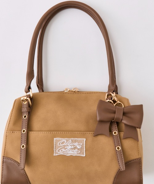OLIVE des OLIVE（オリーブデオリーブ）の「リボンチャーム付き配色ボストンバッグ（ショルダーバッグ・レディース・ブラウン/アイボリー/サックスブルー/ブラック・FREE）」の8枚目の写真