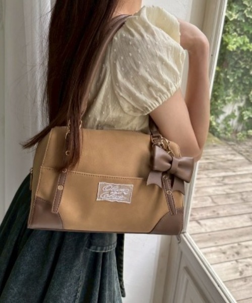 OLIVE des OLIVE（オリーブデオリーブ）の「リボンチャーム付き配色ボストンバッグ（ショルダーバッグ・レディース・ブラウン/アイボリー/サックスブルー/ブラック・FREE）」の12枚目の写真