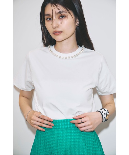 &. NOSTALGIA(アンドドットノスタルジア)の「パール付きTシャツ(Tシャツ/カットソー・レディース・オフホワイト/ブラック/ネイビー×ホワイト・M)」の1枚目の写真