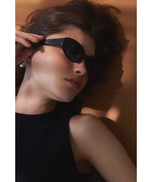 ALEXIA STAM（アリシアスタン）の「Oval Sunglasses/オーバル型サングラス（サングラス・レディース・ブラウン/ブラック・FREE）」の3枚目の写真