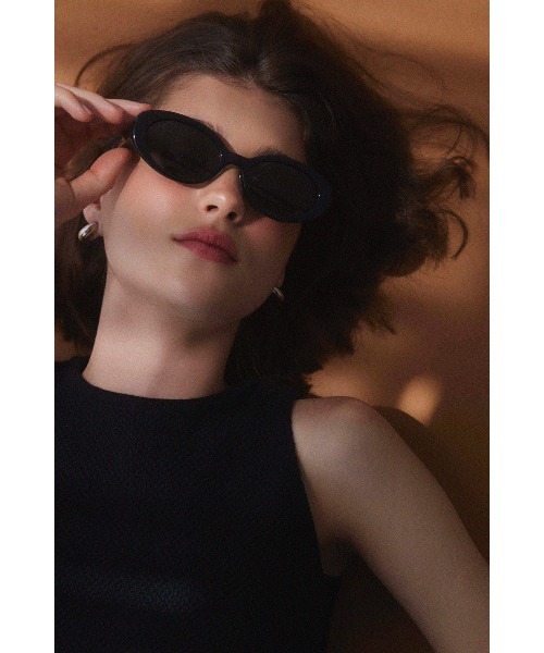 ALEXIA STAM（アリシアスタン）の「Oval Sunglasses/オーバル型サングラス（サングラス・レディース・ブラウン/ブラック・FREE）」の4枚目の写真