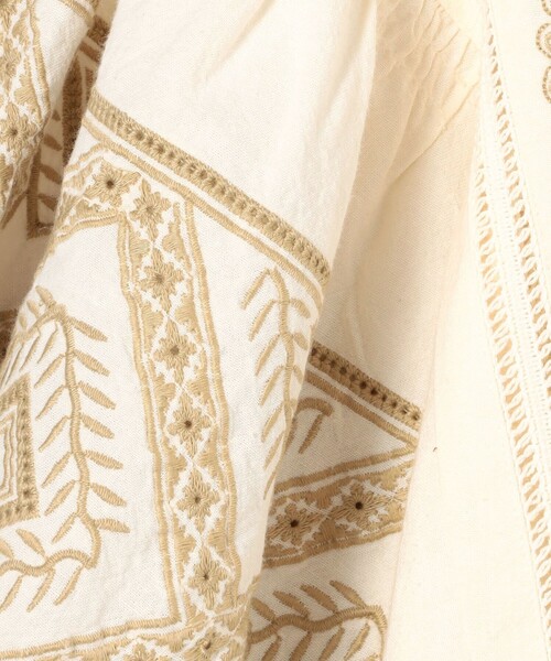 SOULEIADO（ソレイアード）の「コットンエンブロイダリー ボリュームスリーブブラウス（シャツ/ブラウス・レディース・ブラック系その他/ライトベージュ・36）」の10枚目の写真