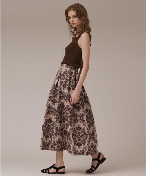 GRACE CONTINENTAL(グレースコンチネンタル)の「ダマスクジャガードタックスカート(スカート・レディース・ブラウン/キナリ・36/38)」の1枚目の写真